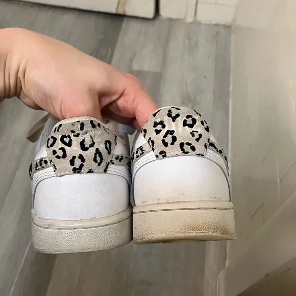 Nike Court Vision Low Women’s 7 White Sneakers with Cheetah Accent - Picture 5 of 6